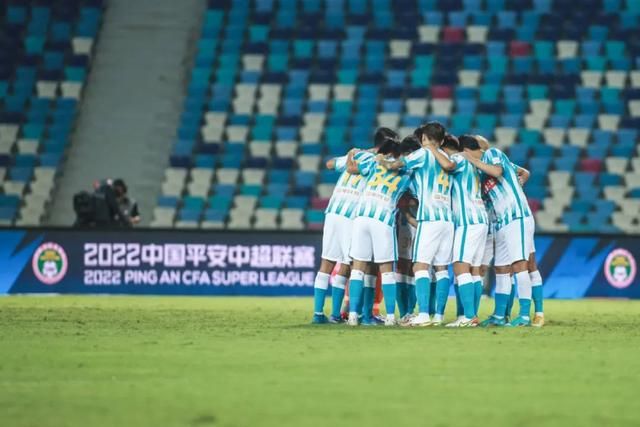 “要想赢得意甲冠军，我们就必须按照阿莱格里告诉我们的去做，显然更衣室已经开始讨论这个话题，国米积分领先且非常强大，我们必须做好自己。